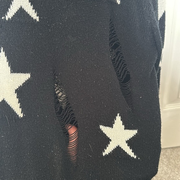 Rehab distressed star sweater size s/m. - Picture 4 of 4